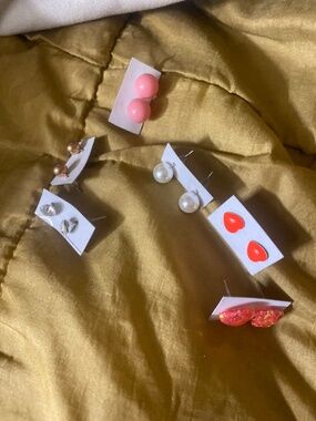 6 pairs stud earrings